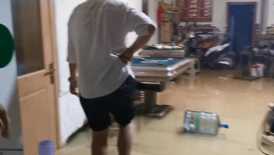 DƬ